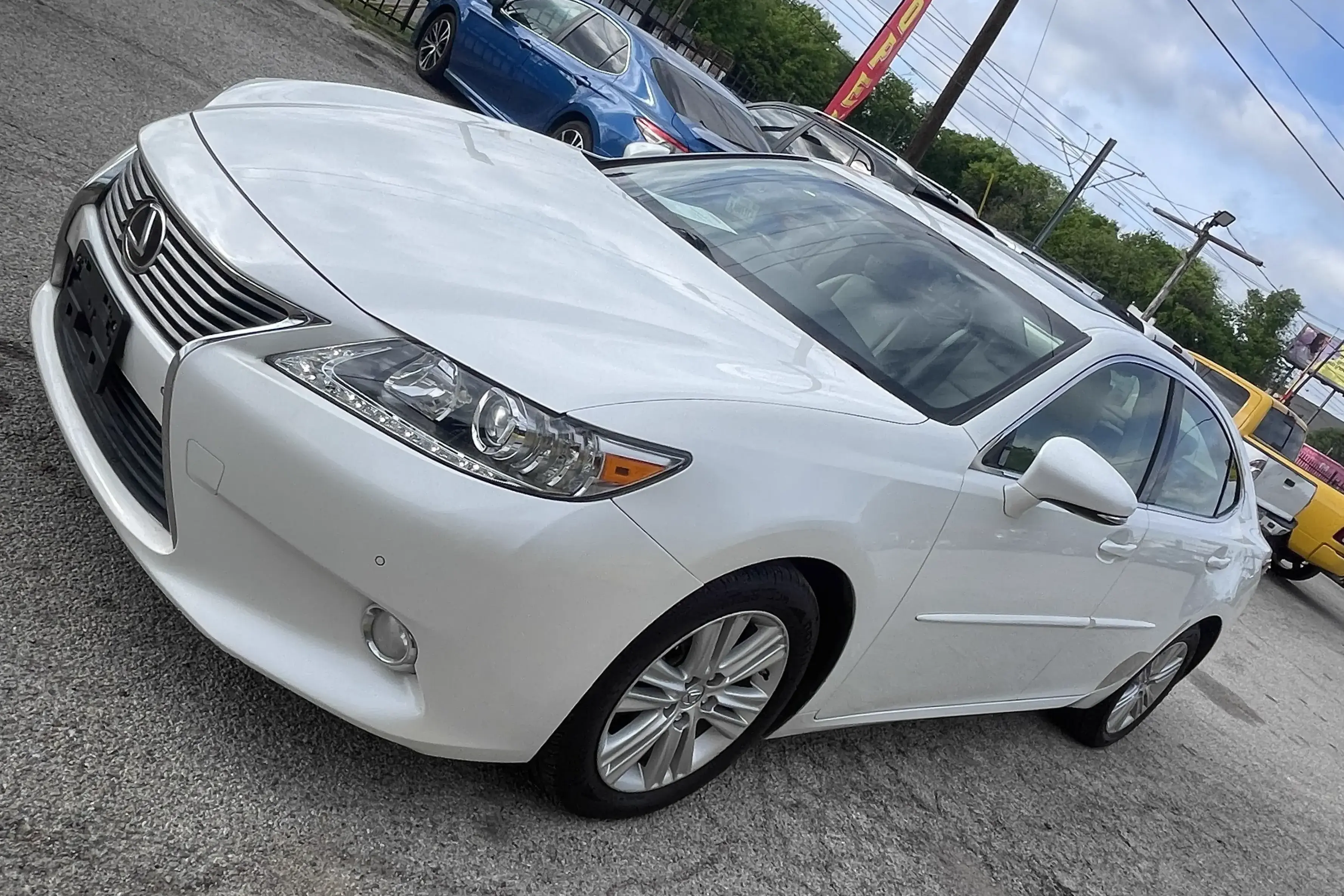 2013 Lexus ES 350 — photo 2 of 8