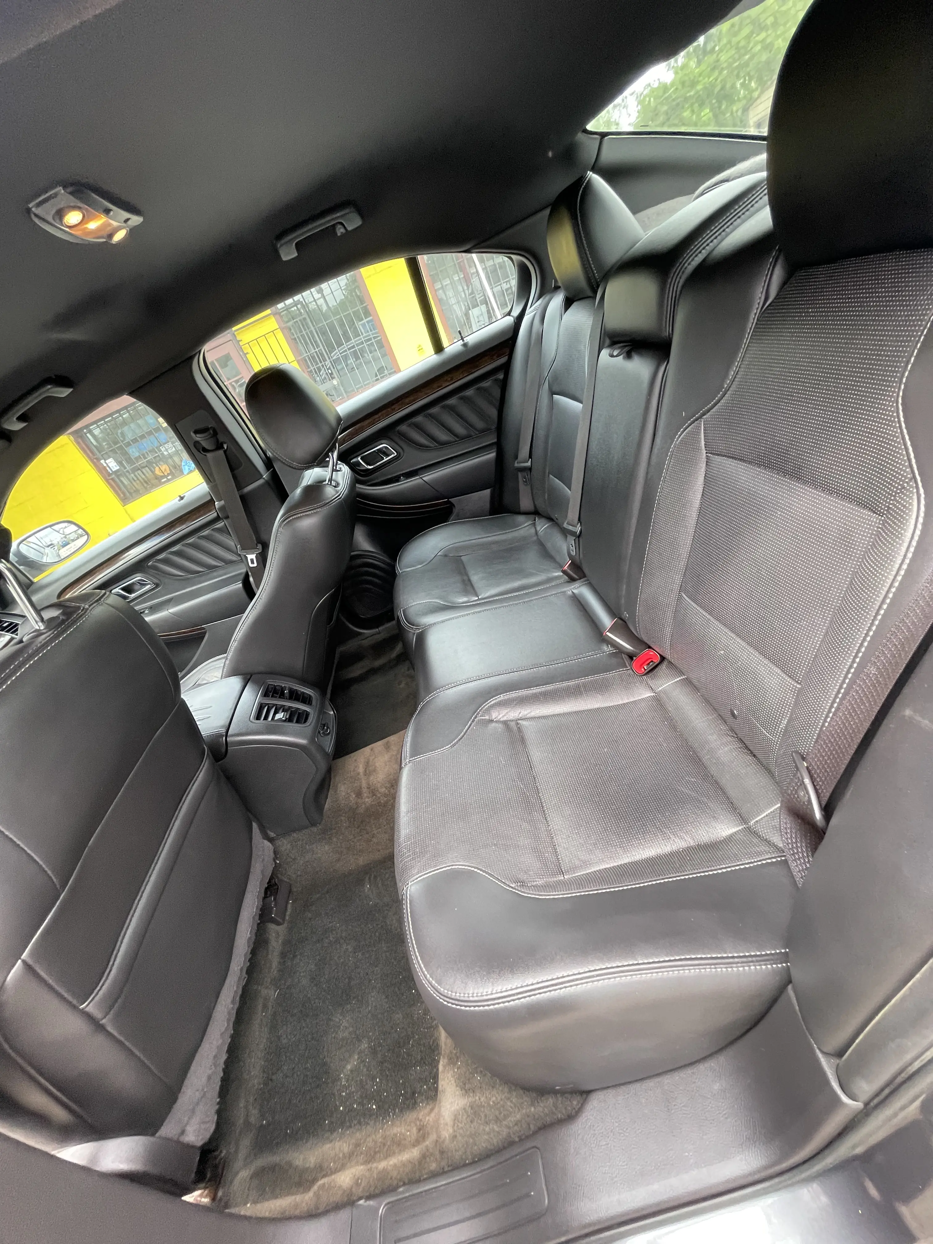 2014 Ford Taurus — photo 8 of 9