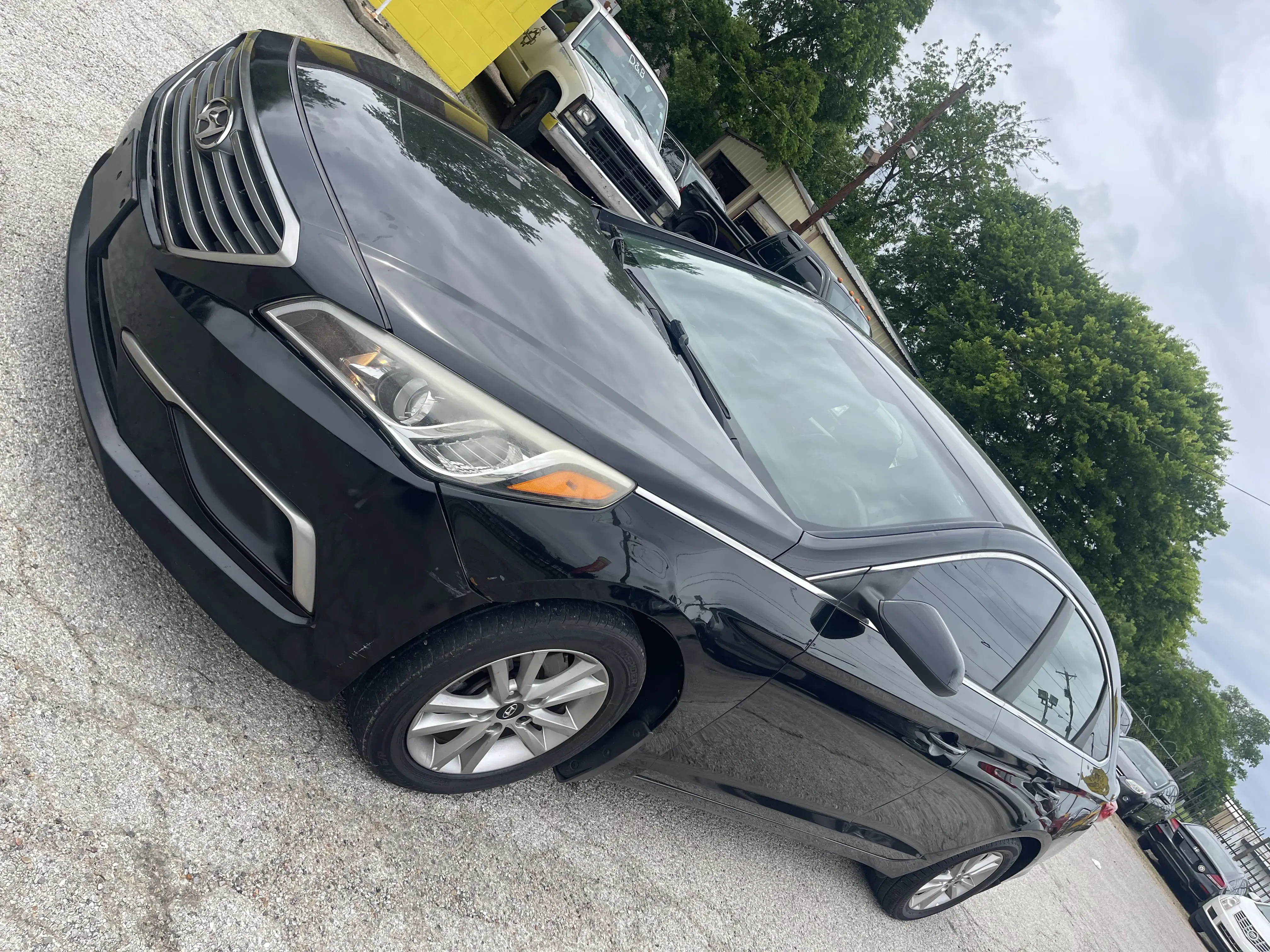 2017 Hyundai Sonata — photo 2 of 8