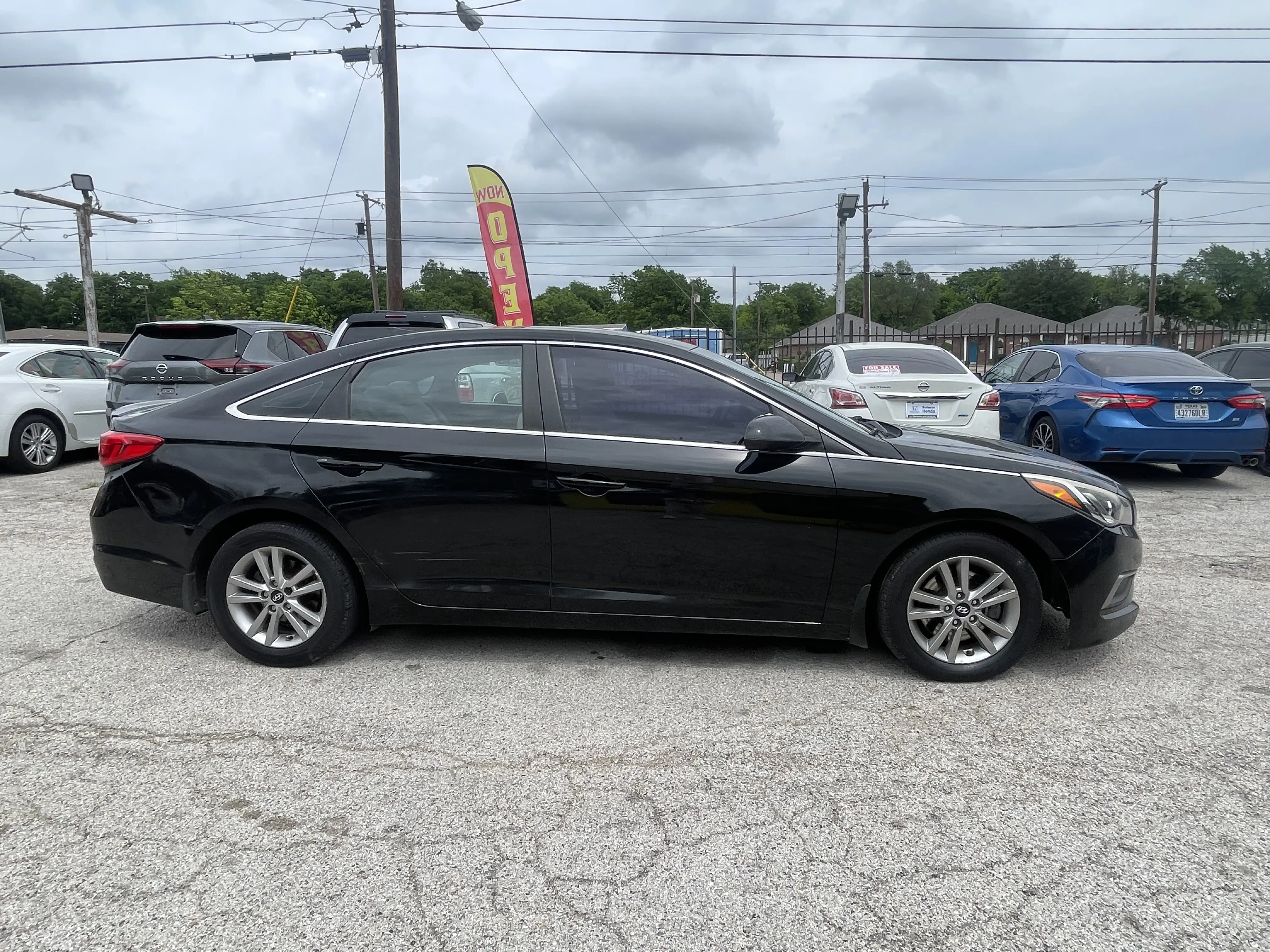 2017 Hyundai Sonata — photo 4 of 8
