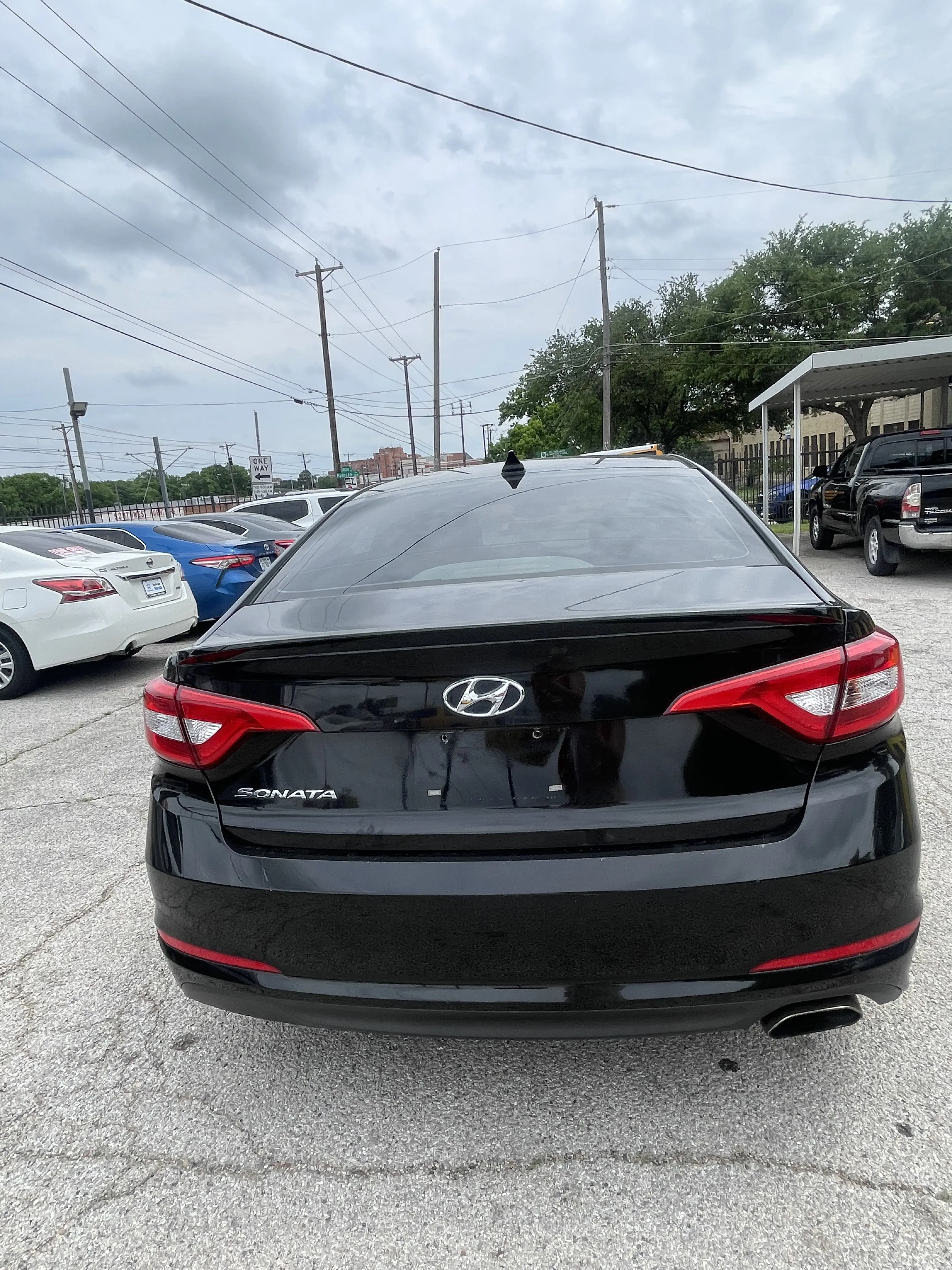 2017 Hyundai Sonata — photo 5 of 8