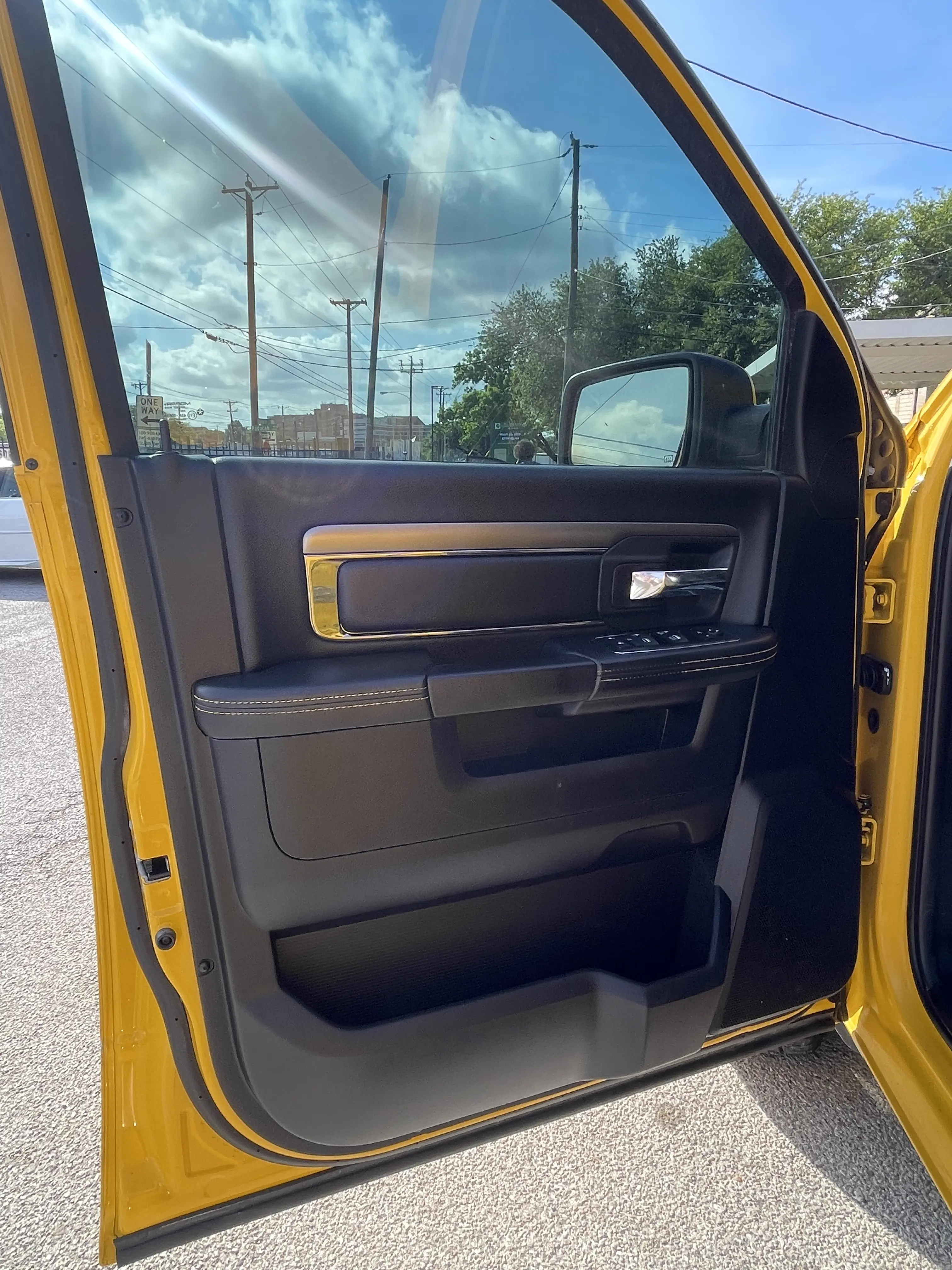 2016 RAM 1500 Sport — photo 5 of 12