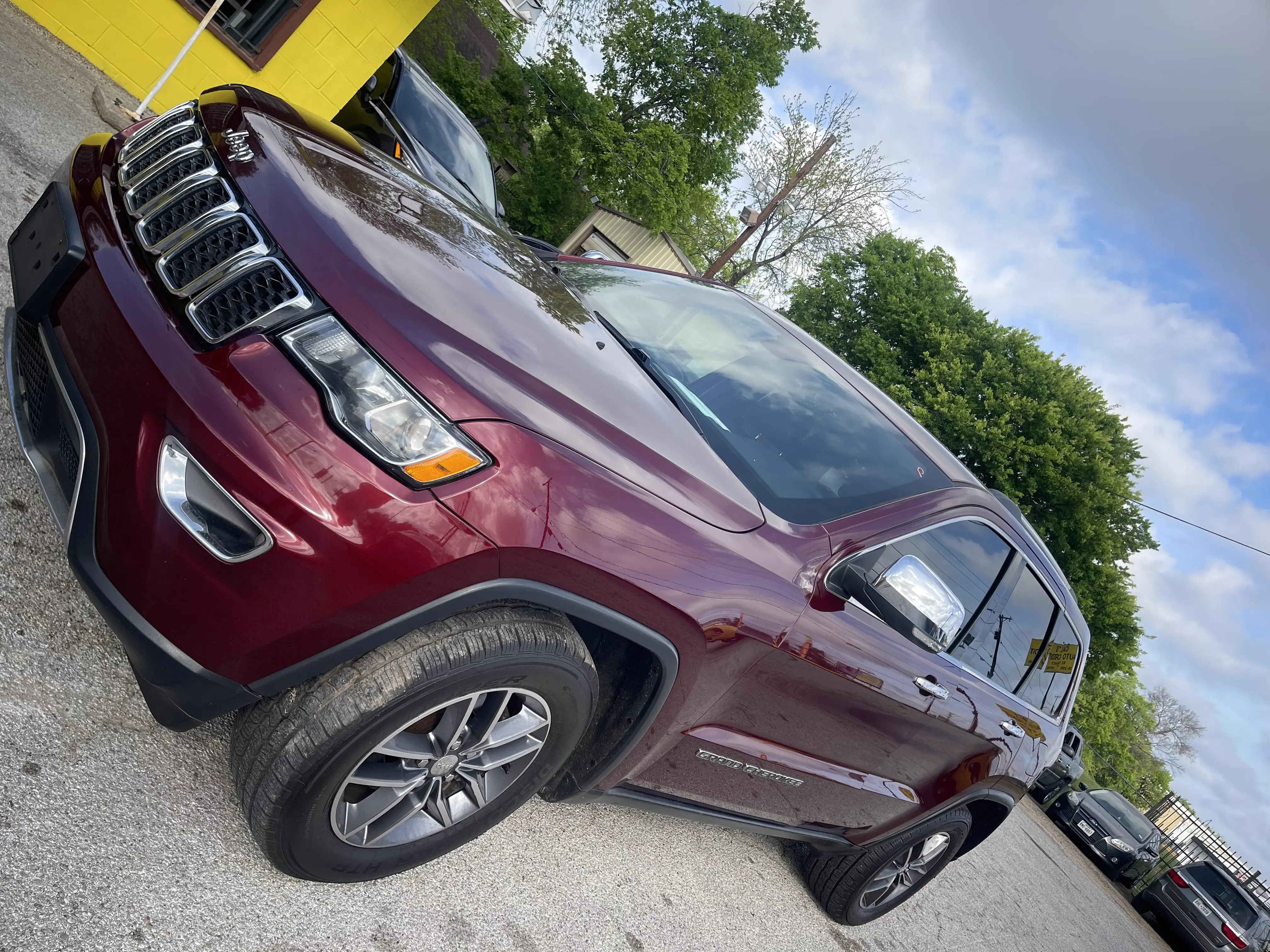 2017 Jeep Grand Cherokee — photo 2 of 12