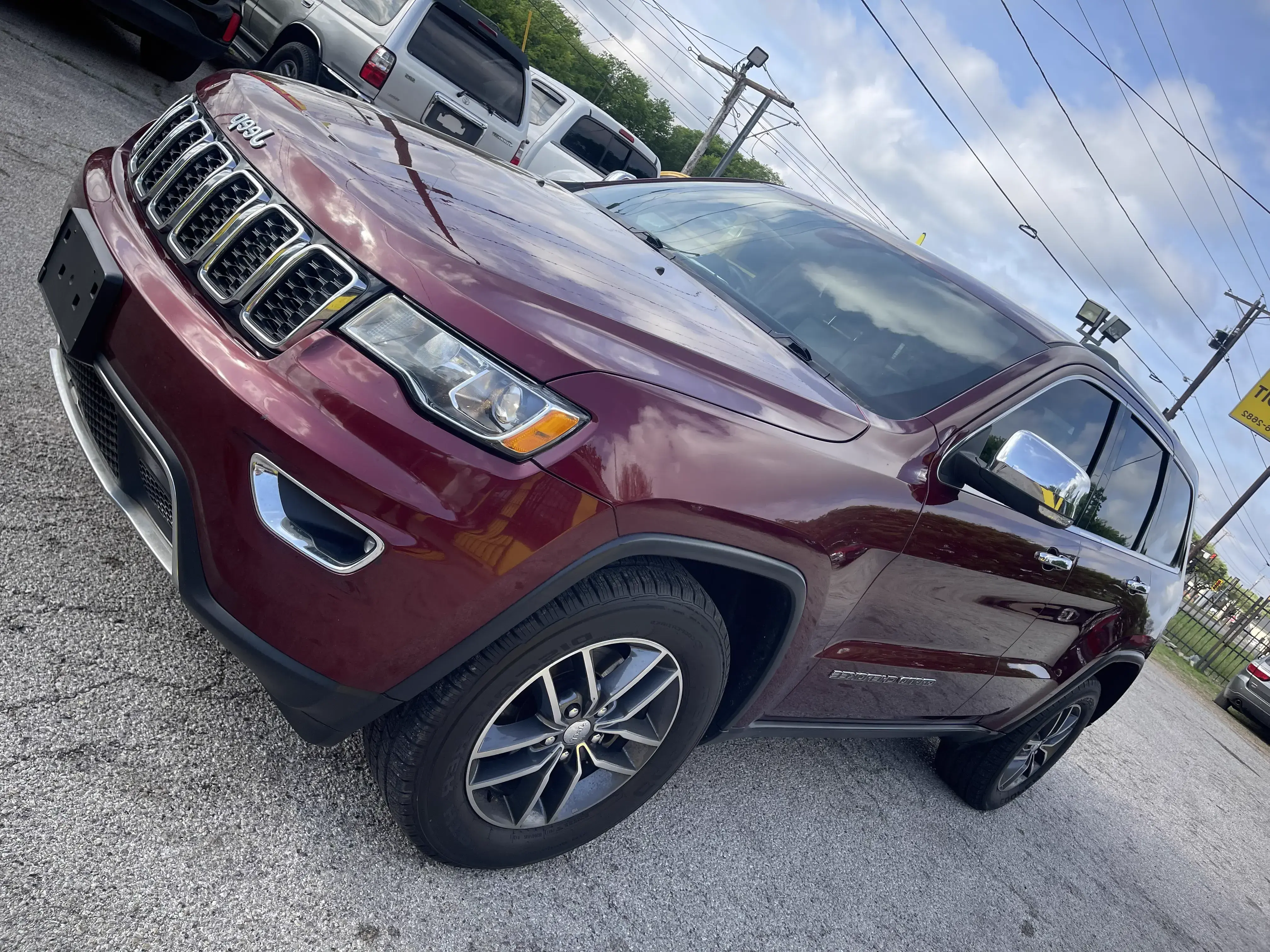 2017 Jeep Grand Cherokee — photo 3 of 12