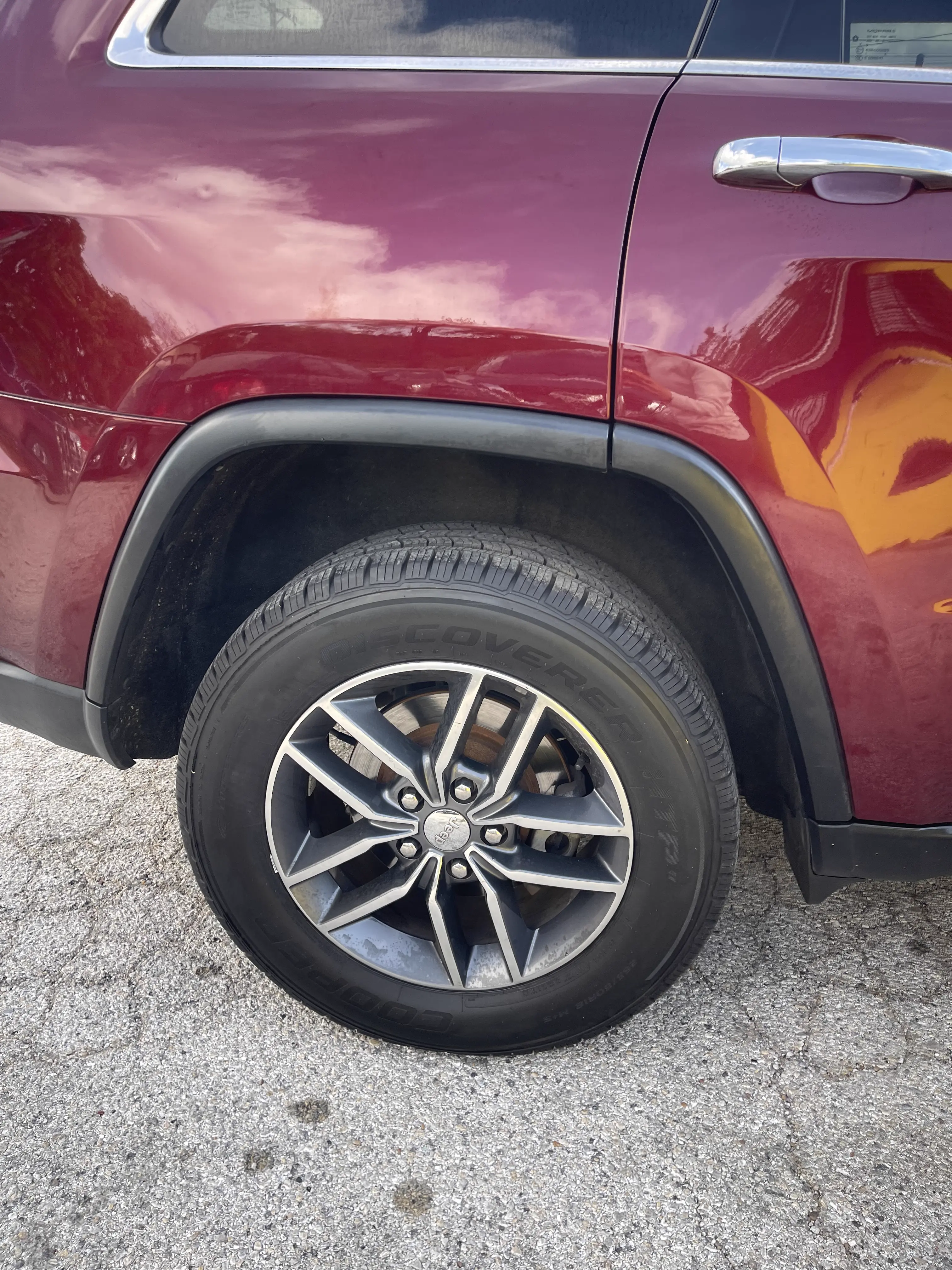 2017 Jeep Grand Cherokee — photo 4 of 12