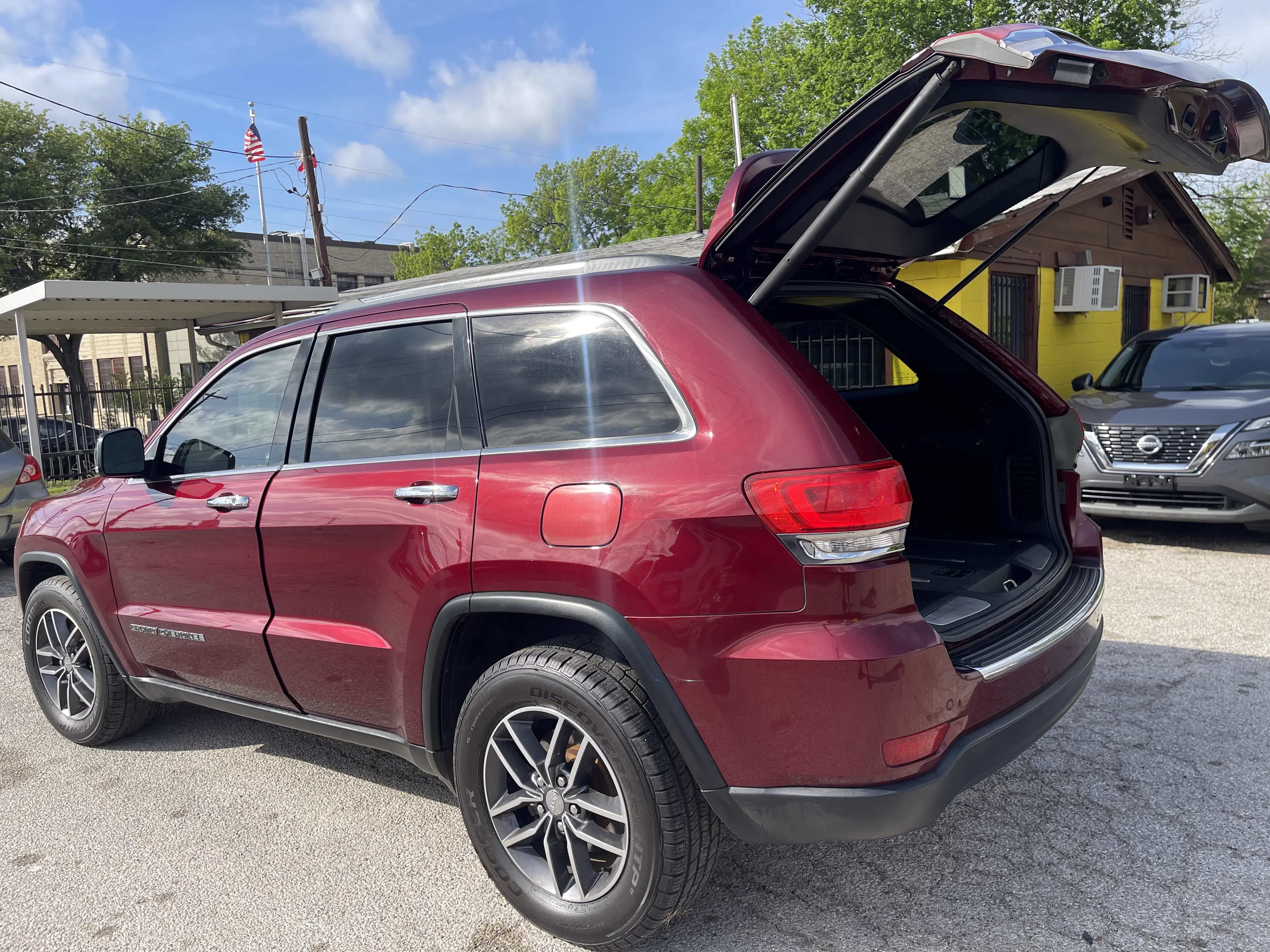 2017 Jeep Grand Cherokee — photo 7 of 12