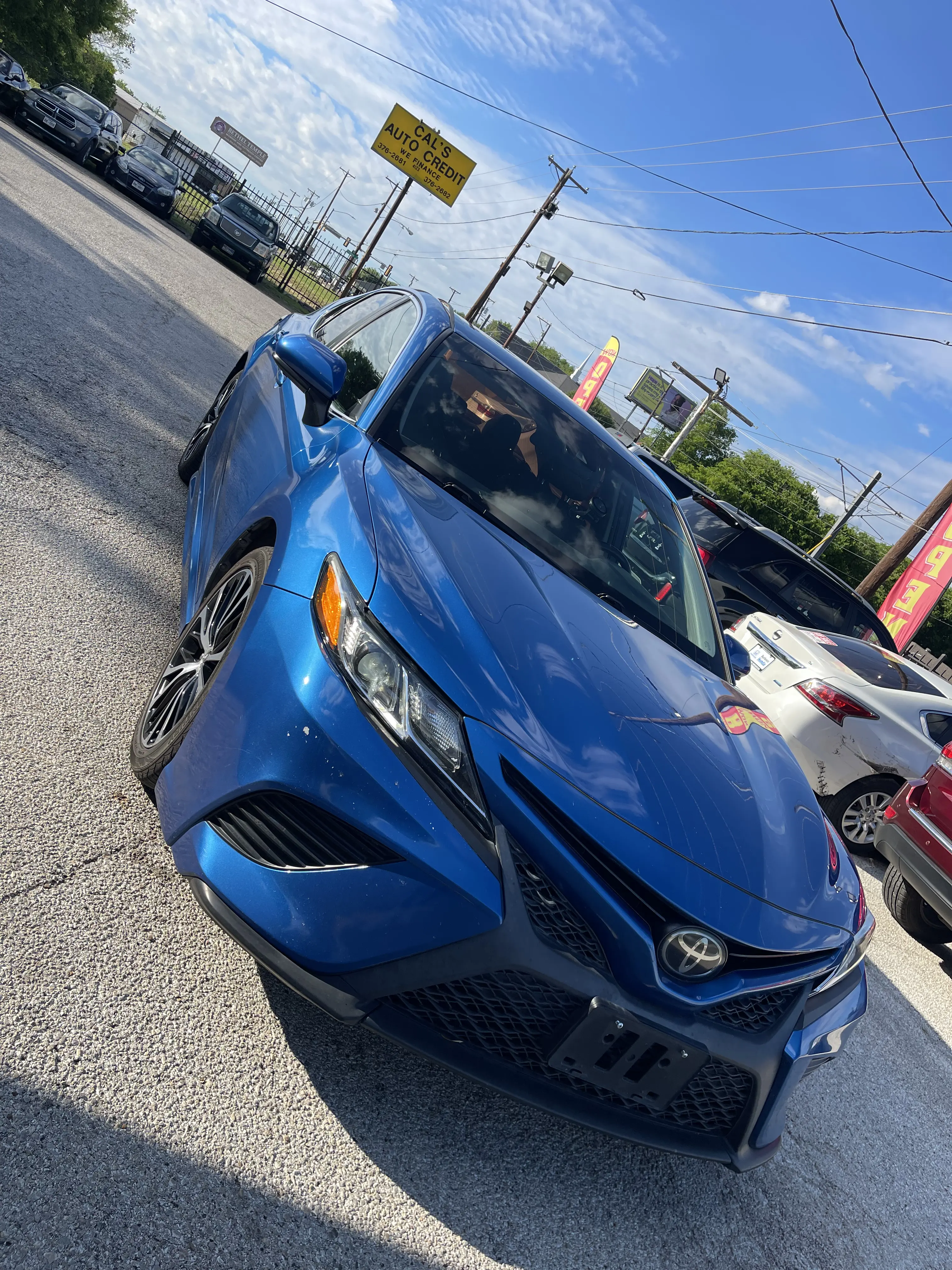 2018 Toyota Camry — photo 2 of 9