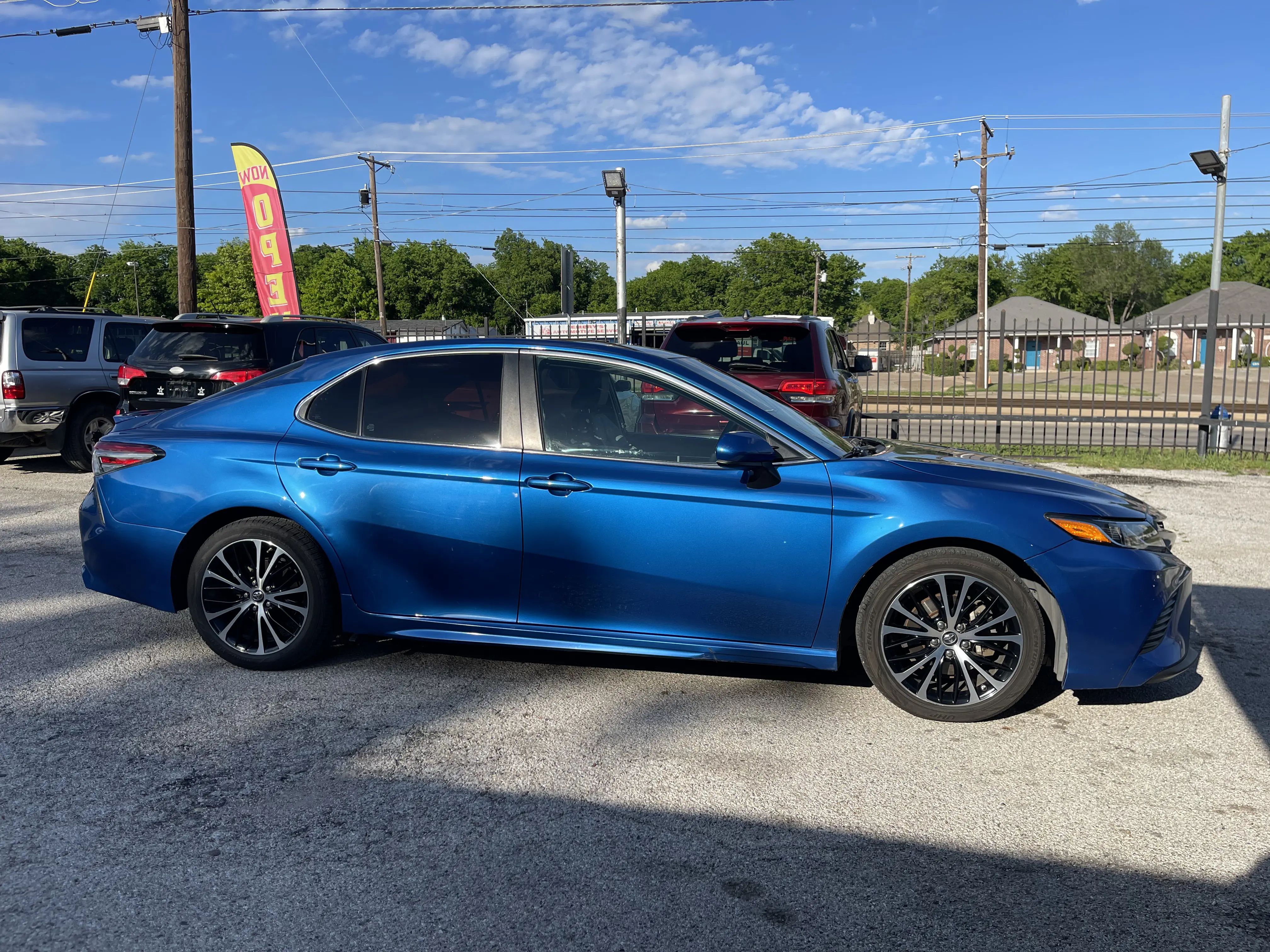 2018 Toyota Camry — photo 3 of 9