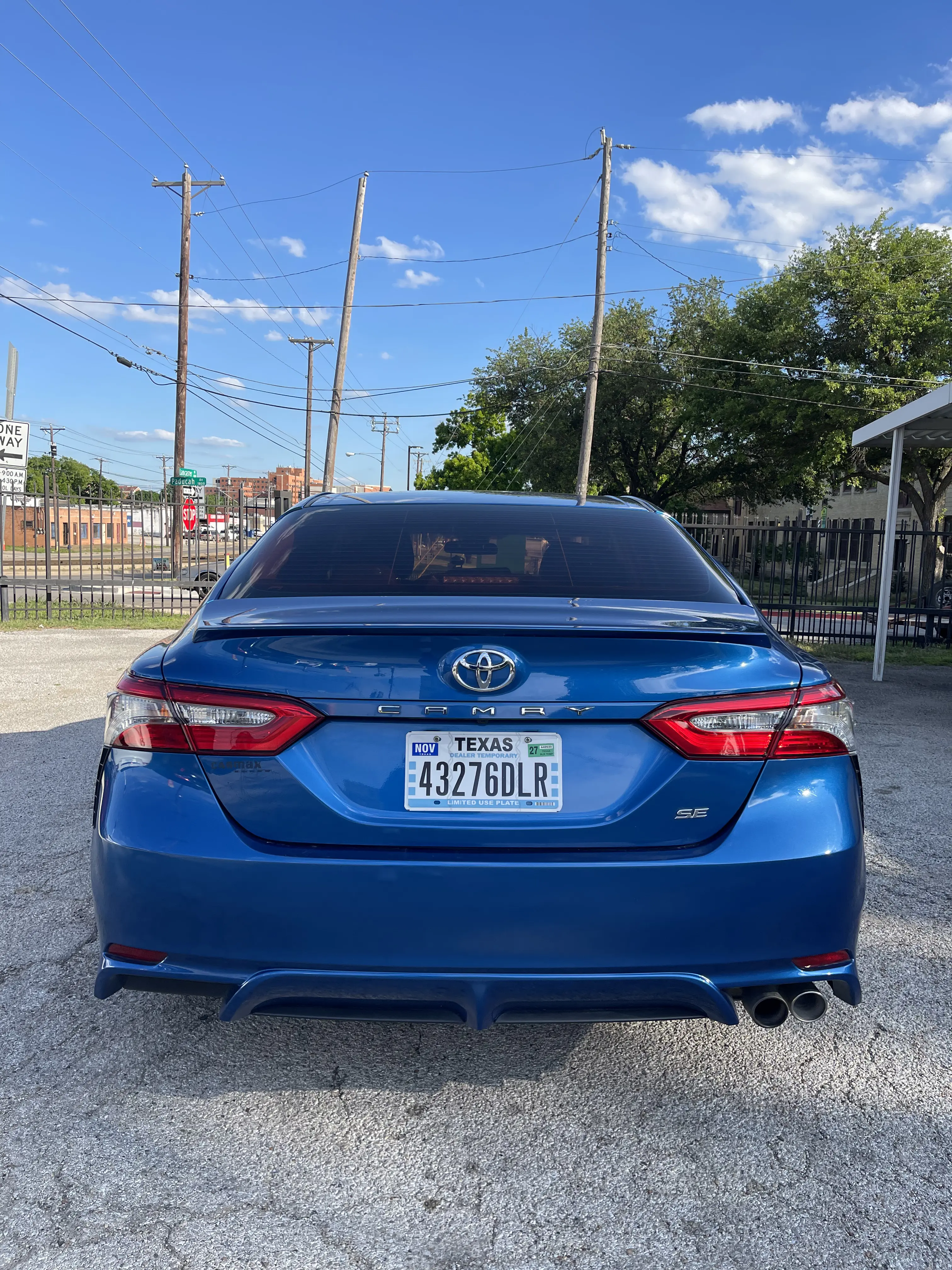 2018 Toyota Camry — photo 4 of 9