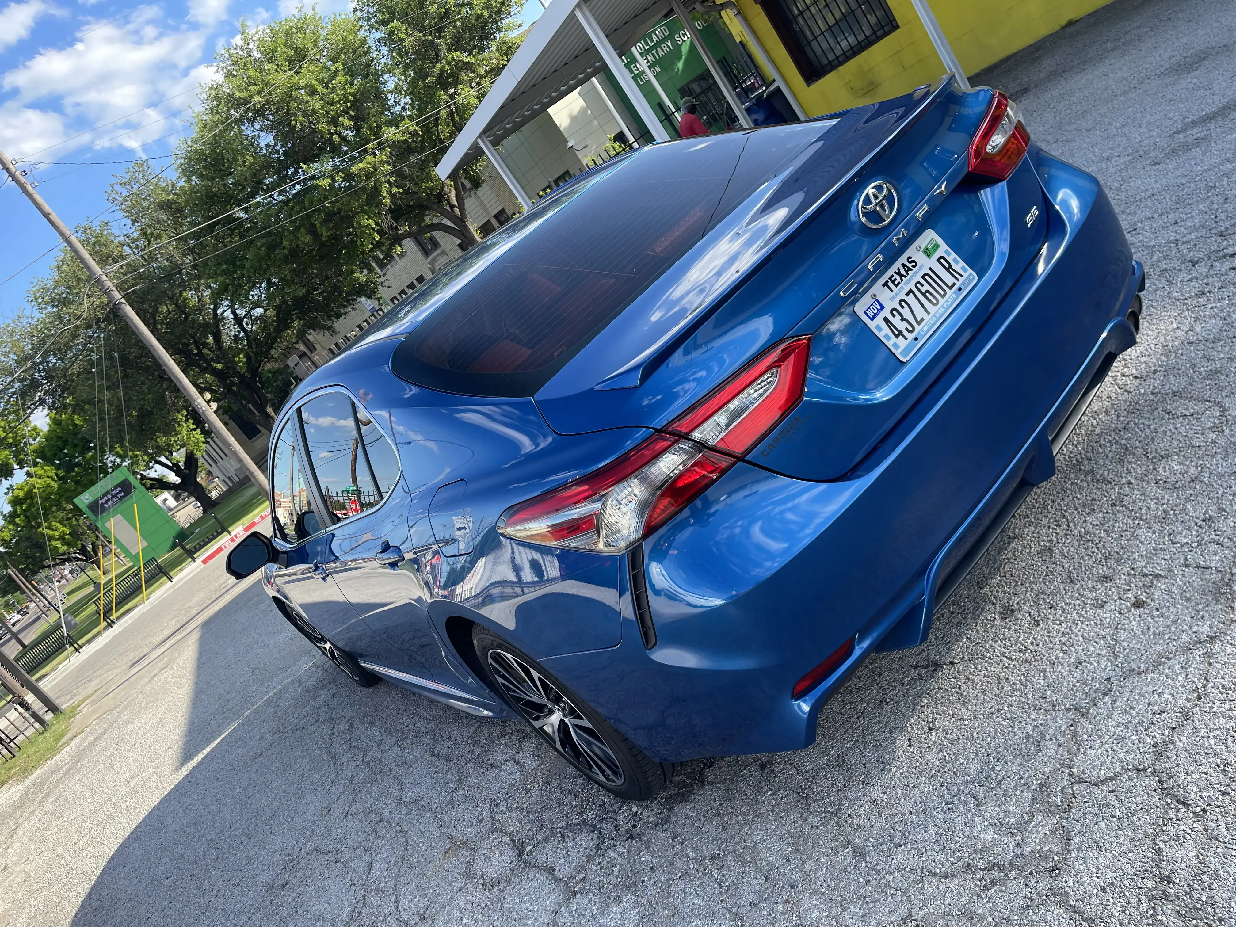 2018 Toyota Camry — photo 5 of 9