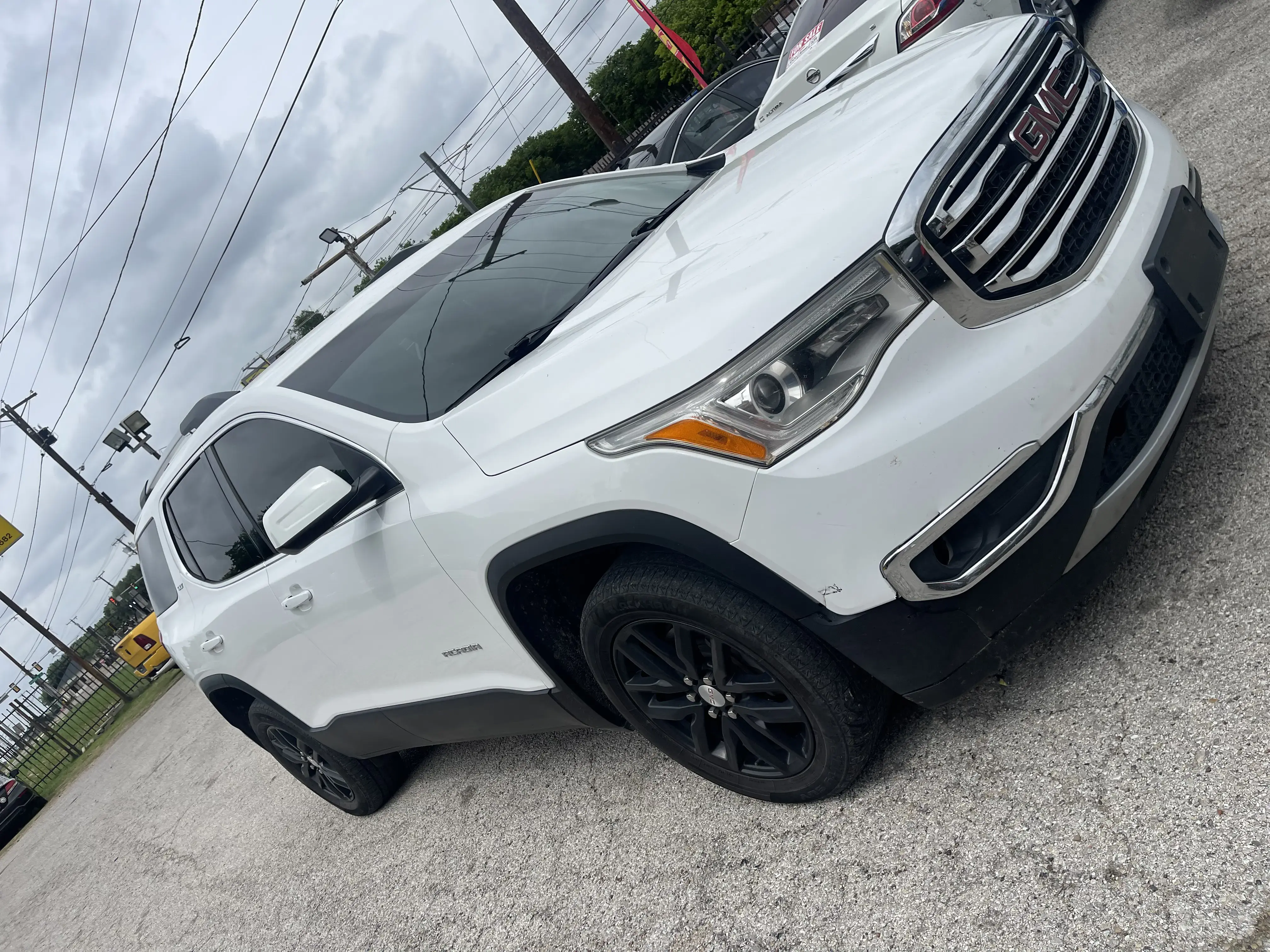 2019 GMC Acadia — photo 2 of 8