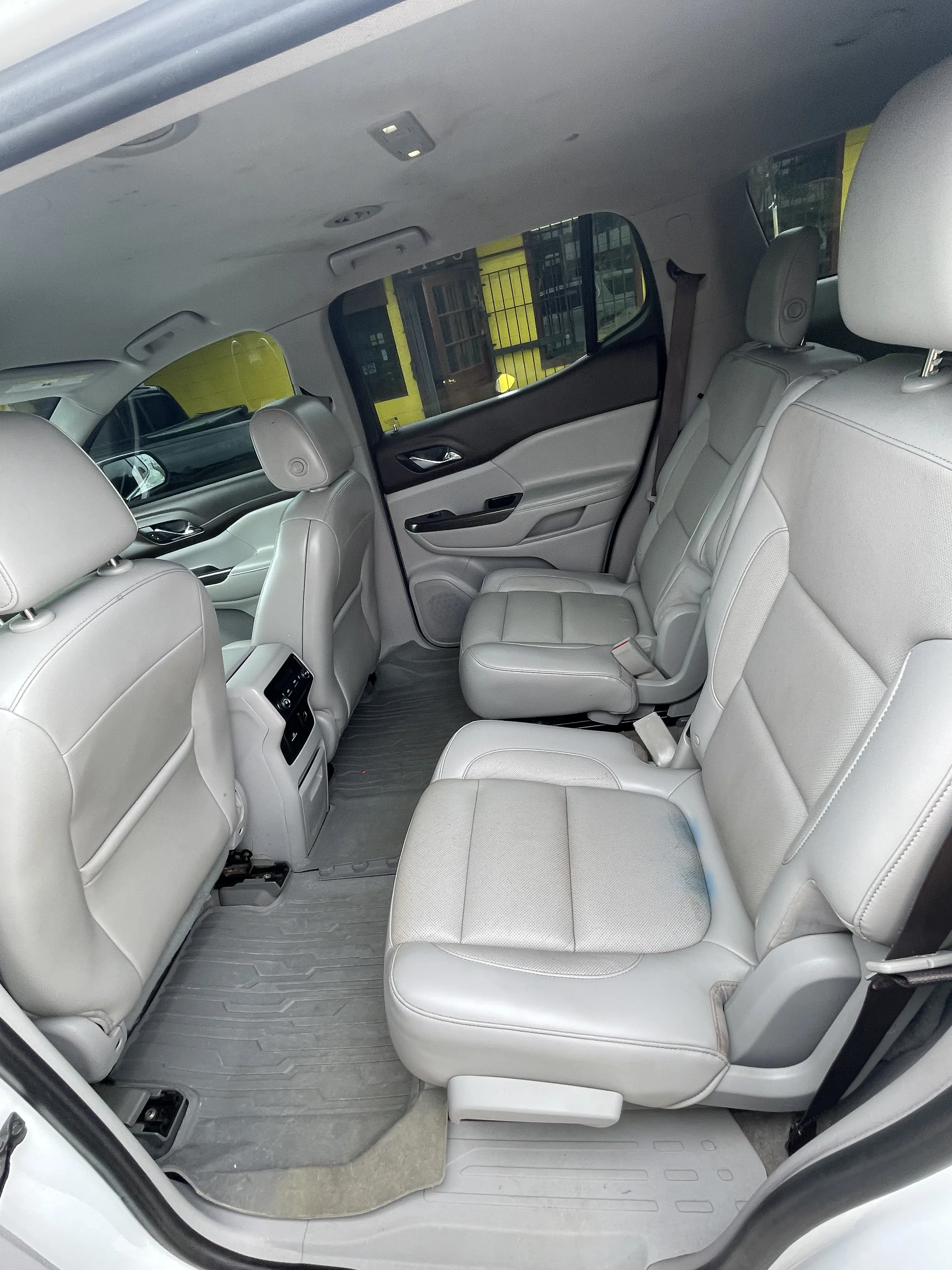 2019 GMC Acadia — photo 6 of 8